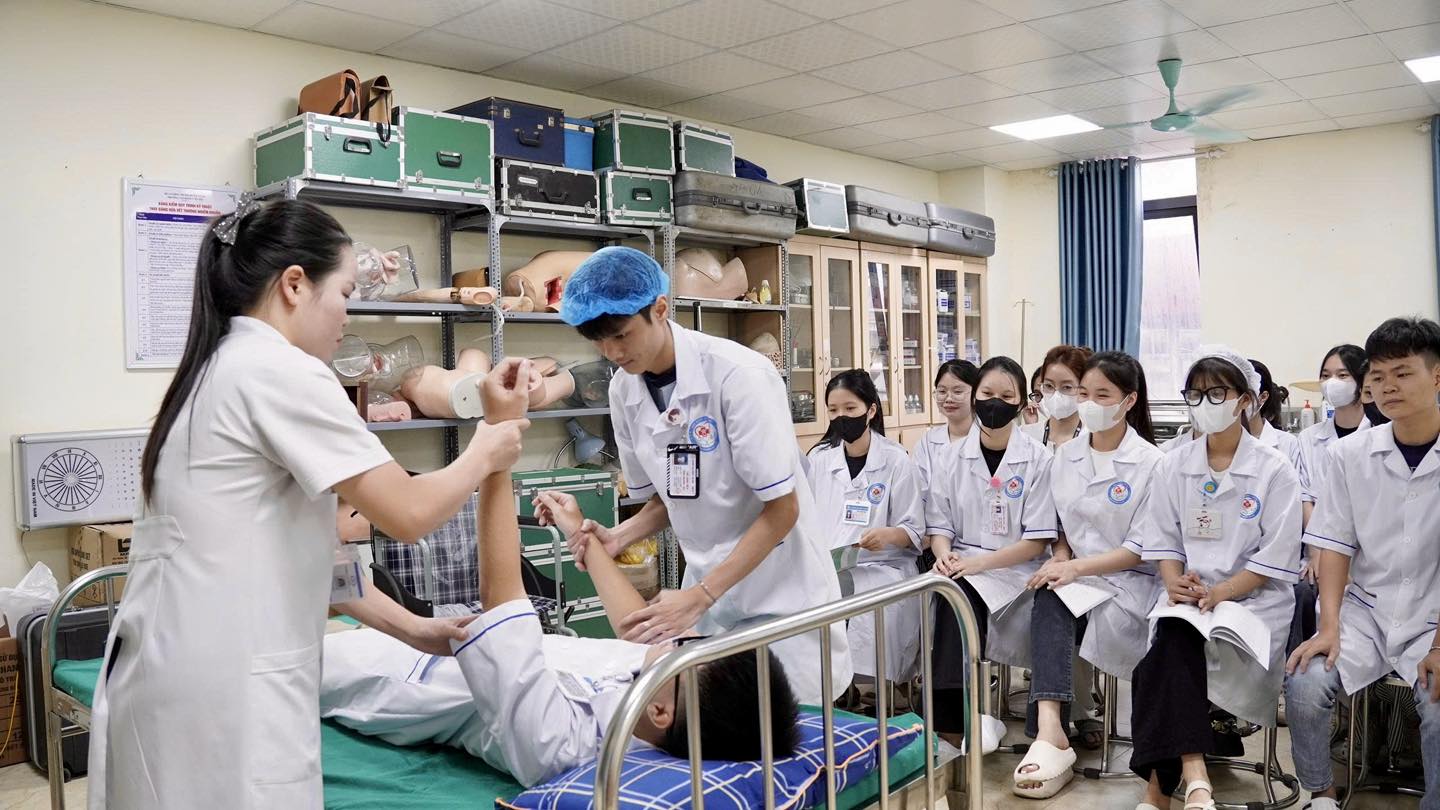 Hoạt động của trường Cao đẳng Y Hà Nội